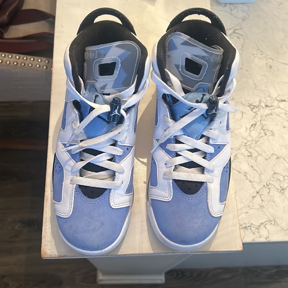 AIR JORDAN 6 RETRO 'UNC HOME' - Picture 2 of 5